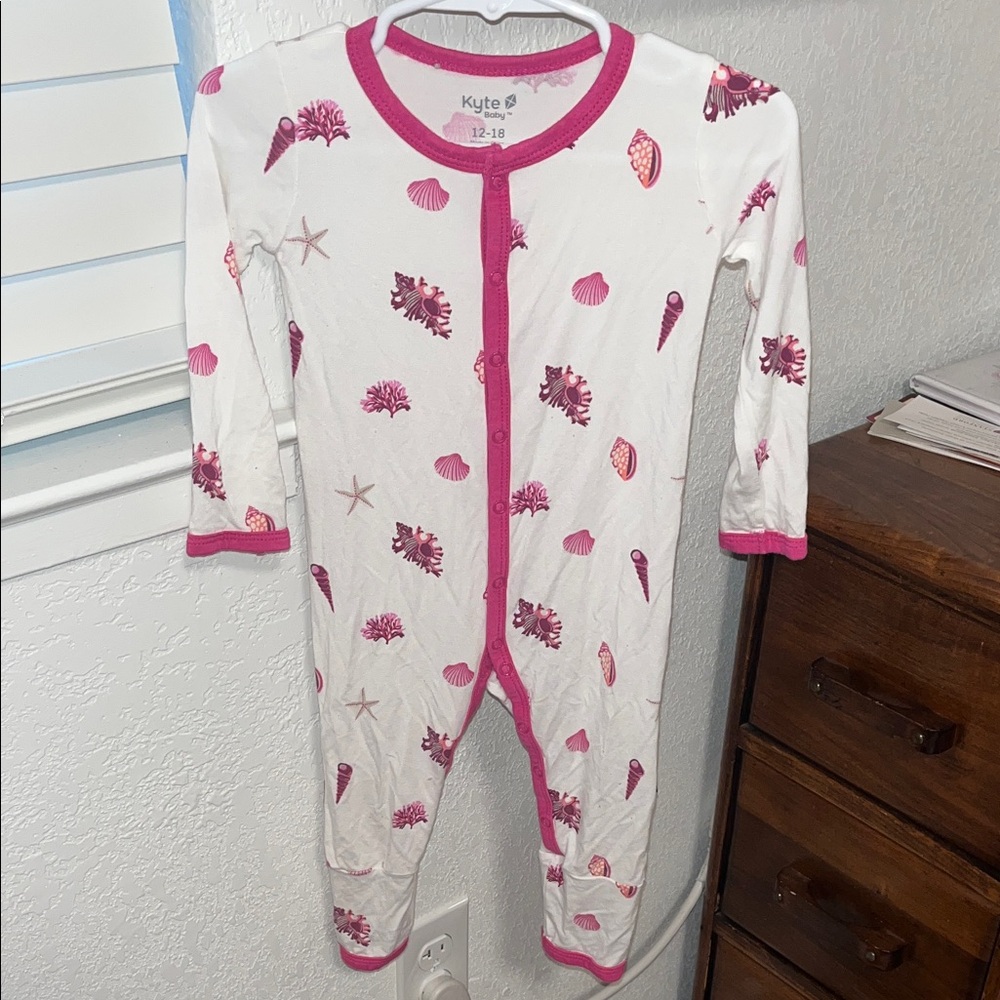 Kyte baby raspberry shell romper size 12-18